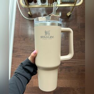 Stanley Quencher 40oz cup in Beige